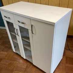 ★無料家具★キッチン収納食器棚　コロコロ付きで移動も楽々！