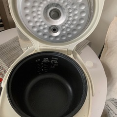 Tiger 炊飯器　3合　ホワイト　遠赤効果　炊飯ジャー　の画像