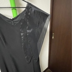 【大きめサイズ】 　Vネックドレス（黒・透けるストール付き） 　15号の画像