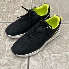 スニーカー　