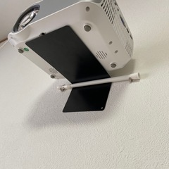 賃貸でも壁付け可能　プロジェクターの画像