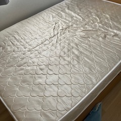 ダブルベッドフレーム+マットレスの画像
