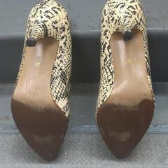 COLISEE  Sacha PARIS　蛇柄　23.5cm　パンプスの画像