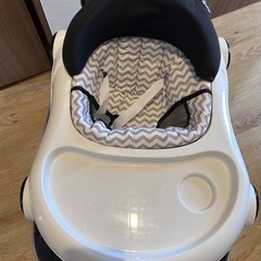 ベビーチェア　
歩行器の画像