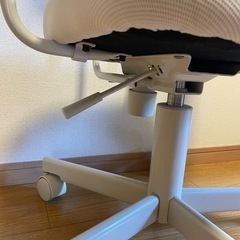 勉強や作業用椅子 キャスター付きの画像
