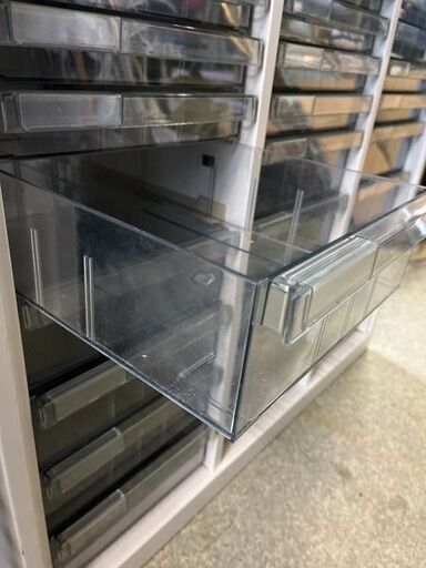 【自社配送は札幌市内限定】スチール製 クリスタルキャビネット パンフレットラック 浅型11段/深型5段 業務用 オフィス家具
