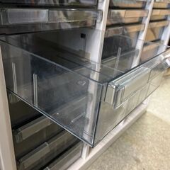 【自社配送は札幌市内限定】スチール製 クリスタルキャビネット パンフレットラック 浅型11段/深型5段 業務用 オフィス家具の画像