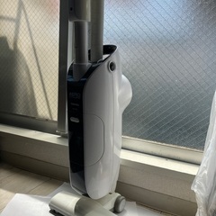 掃除機 スティック型  TOSHIBA製 非対面でのお渡しの画像