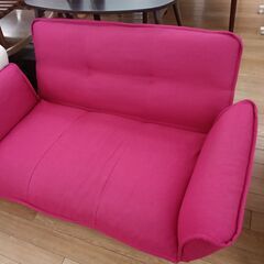 ★ジモティ割あり★  二人掛けソファ ピンク H29～65×D7...