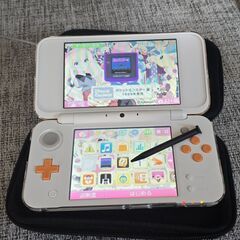 Newニンテンドー2DS LL (ホワイトxオレンジ) カバー付き + 5 ゲームソフトの画像