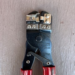モジュラー用圧着機？の画像