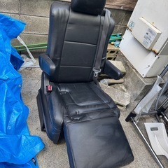 ヴェルファイア　
オットマン付きシート(値引き有り)の画像