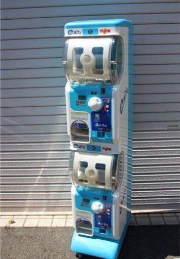 ユージン　ガチャガチャ本体　上下2段　ガチャ筐体　鍵付き　キャスター付き