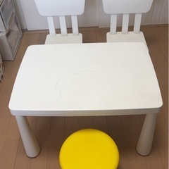【取引中】IKEAの机とイスのセット（子供用）