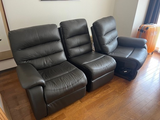 【中古美品】ニトリ電動リクライニング３人がけソファー