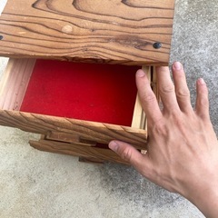 木の3段ラック　貴重品入れの画像
