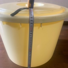 プラスチック蓋付き　樽の画像