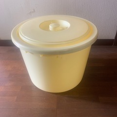 プラスチック蓋付き　樽