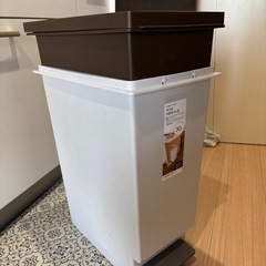 ニトリ　ペダルペールゴミ箱