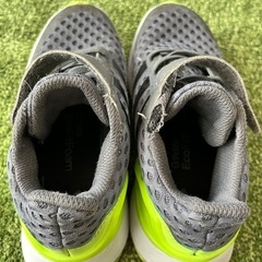 adidas スニーカー　グレー×ライトグリーンの画像