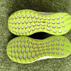 adidas スニーカー　グレー×ライトグリーンの画像