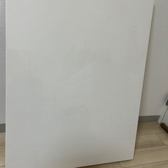 白いテーブル