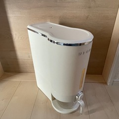 【決まりました】米びつ　UFORU 10キロ　ボタン押しタイプ　の画像