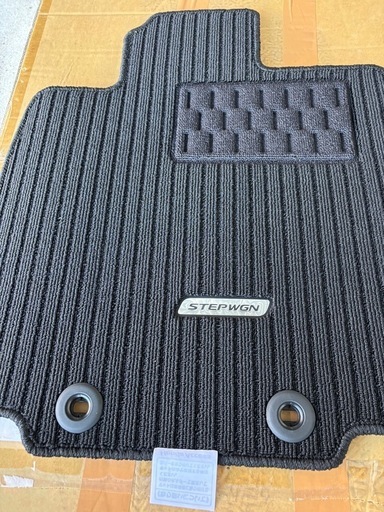 お値下げしました！
新品未使用　ステップワゴン　フロアマット
