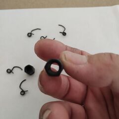 ラジコンパーツ 黒 六角形 パイロットナットとスプリングセット３組の画像