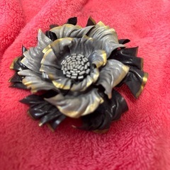 美品  花のブローチ