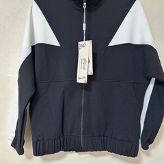 新品タグ付き　
ジャージ上下セット　レディースS〜M