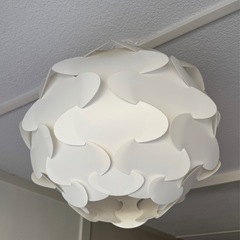 IKEAの天井ライトの画像