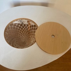 コサイン　卵テーブルの画像