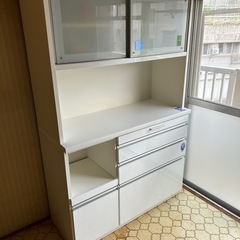 食器棚　　お話し中