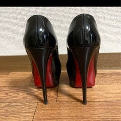クリスチャンルブタン　パンプスの画像