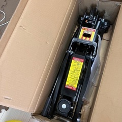 フロアジャッキとジャッキスタンドx2の画像