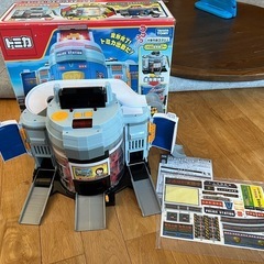 トミカ　
ぐるっと変形！DXポリスステーションの画像