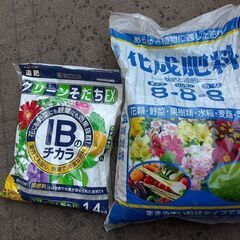 終了【バラ売り可】マンション家庭菜園：花台（架台）、肥料、支柱、プランター、植木鉢の画像