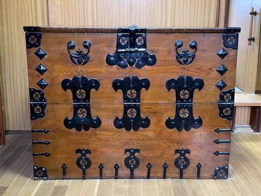 李朝バンダジ箪笥　半閉櫃　無垢材　黒金具装　ビンテージ朝鮮箪笥　引取り限定