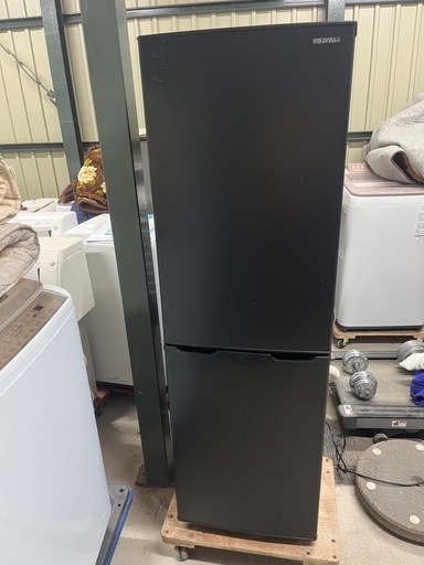 アイリスオーヤマ　ノンフロン2ドア冷蔵庫162L/直冷式/ブラック/配送設置可能