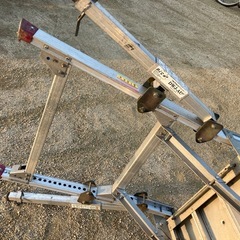 【引取限定】アルミ合金製可搬式作業台　1台 （脚伸縮調整機能あり） DUK-12SX  手摺、アウトリガーつきの画像