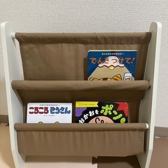 《お渡しする方決まりました》3coins   絵本棚