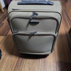 ライトブラウンのキャリーバッグ