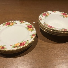 ロイヤルアルバート　食器（栃木県芳賀町または東京都練馬区引き渡し）