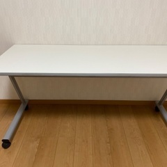 スタッキングテーブルの画像