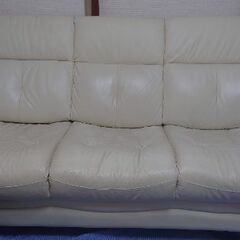 三人掛けソファー　（ニトリの商品）