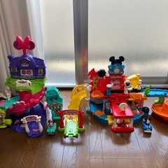 VTech ミニーマウスアラウンドタウンとミッキー リペアショッ...