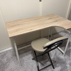 折りたたみデスク&折りたたみ椅子の画像