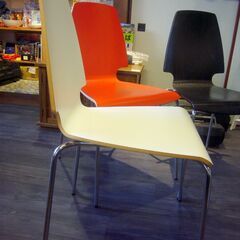 【椅子】イケア　IKEA VILMER　スタッキングチェア（赤、白、黒）の画像