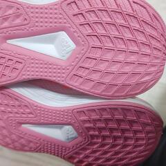 adidas キッズシューズの画像